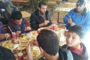 لقاء اخوي بين رئيس النادي المقدسي وبعض اللاعبين الصغار