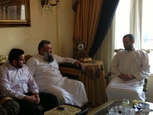 وفد من المقدسي في زيارة الشيخ عمورة في منزله